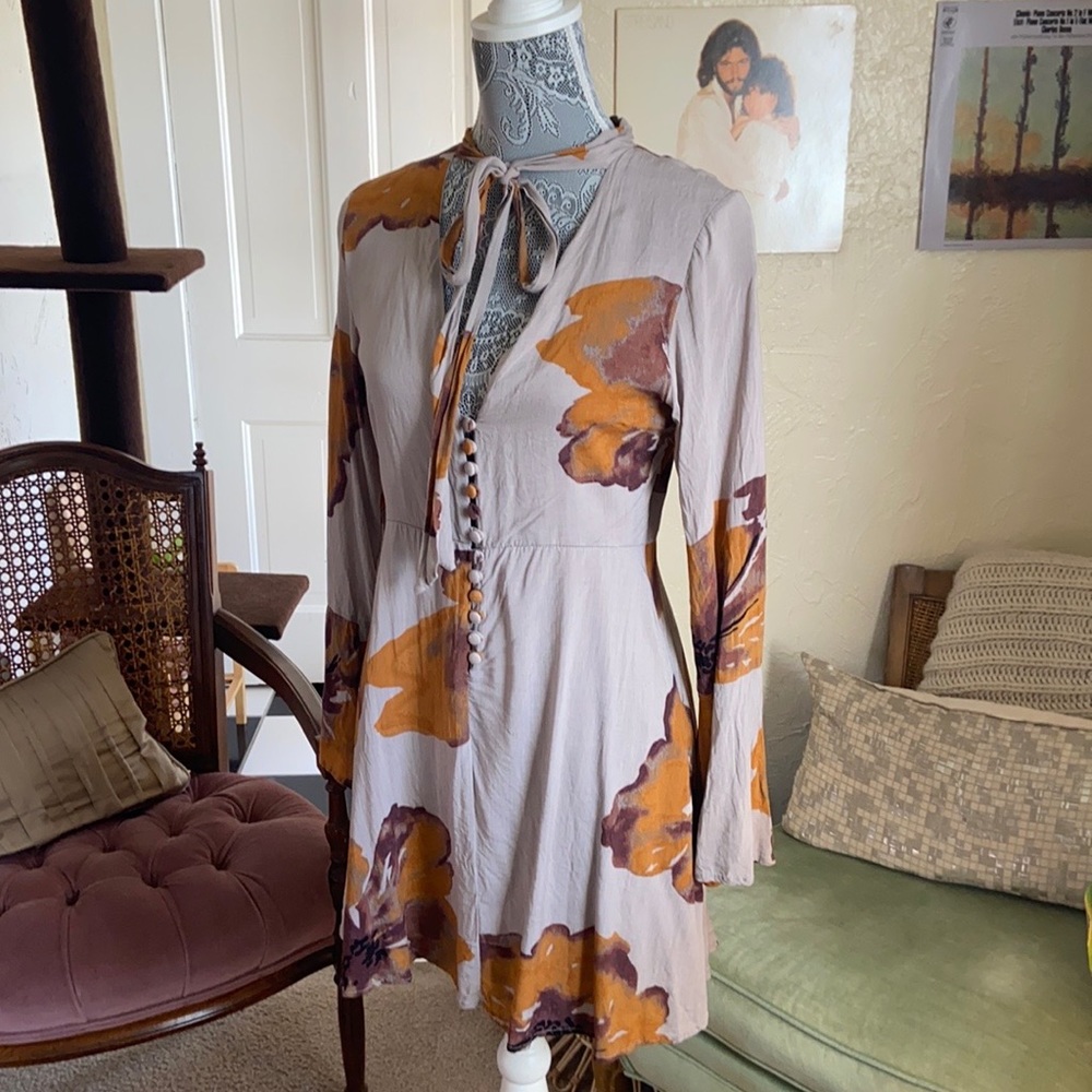 Button up floral dress w/ neck bow tie.